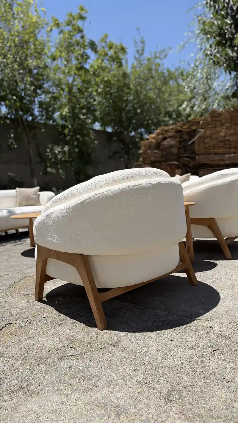 Panda 19 نمای پشت مبل راحتی پاندا با پایههای چوبی و طراحی مدرن